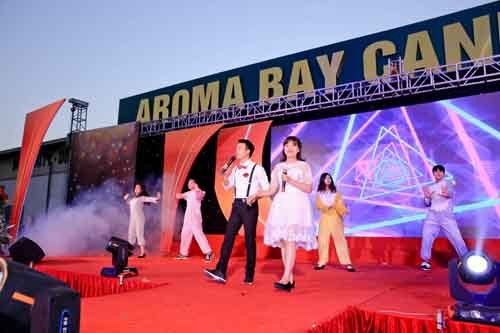 chuong-trinh-cuoi-nam-do-vhunter-bien-dao-dan-dung-tiet-muc-cho-arombay-candles-11