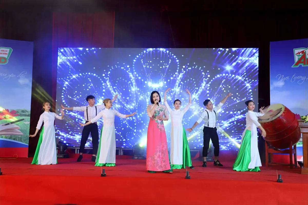 Biểu diễn văn nghệ tại sự kiện hội khóa Hải Phòng