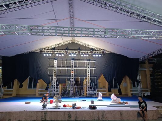 Hệ thống thiết bị âm thanh - ánh sáng được trang bị đầy đủ