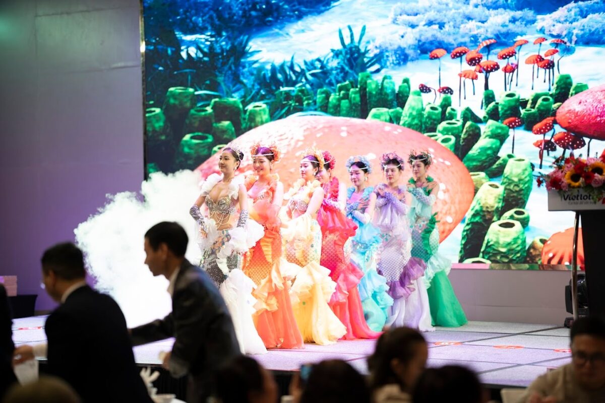 Trang phục và đạo cụ biểu diễn chuyên nghiệp