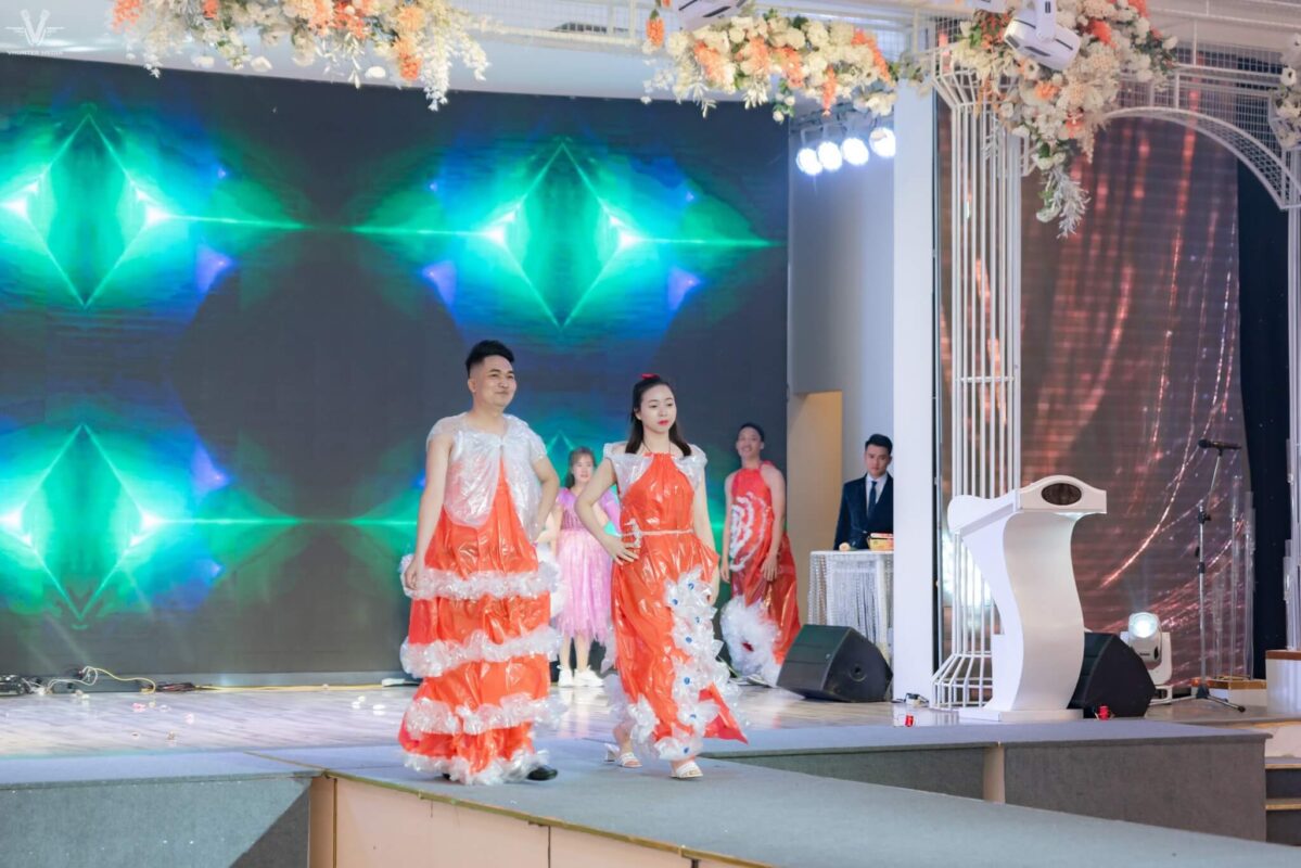 “Thời trang tái chế” – Sáng tạo không giới hạn