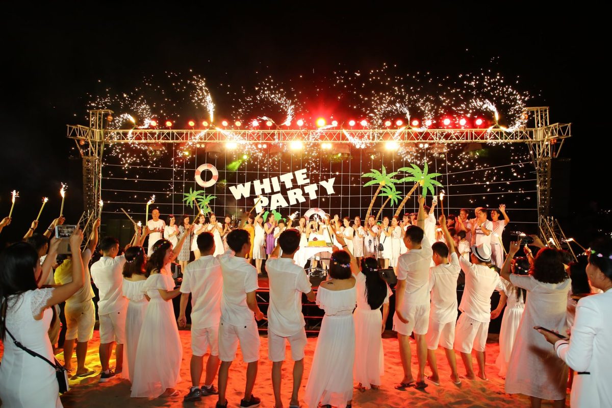 Concept Year end party độc lạ