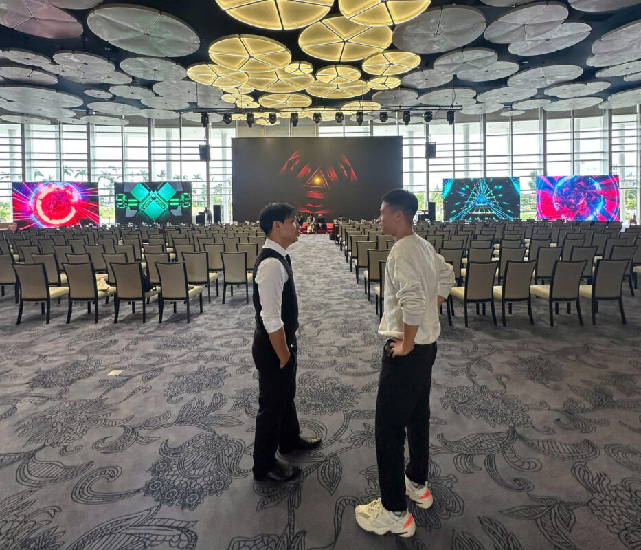 Hệ thống 5 màn hình LED khổng lồ