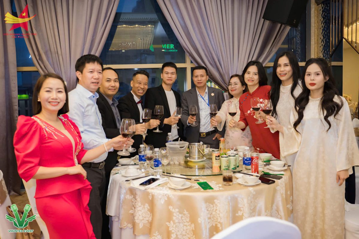 Vì sao bàn tròn được sử dụng nhiều trong sự kiện?