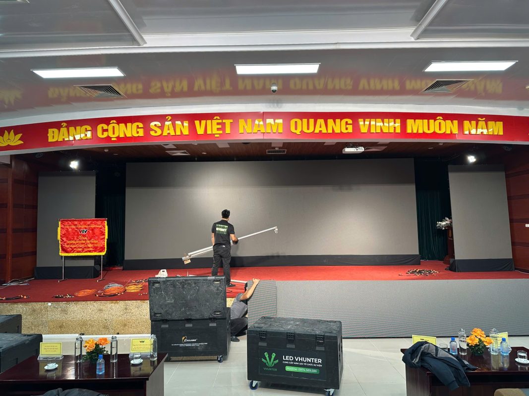 VHunter Event Thi công và vận hành hệ thống màn LED sân khấu