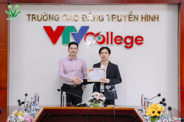 Tổng giám đốc Hoàng Đình Phong - Tổng Công ty Giải trí VHunter